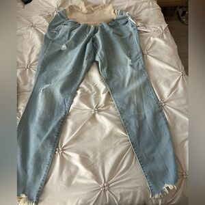 NWT Jessica Simpson women’s maternity jeans